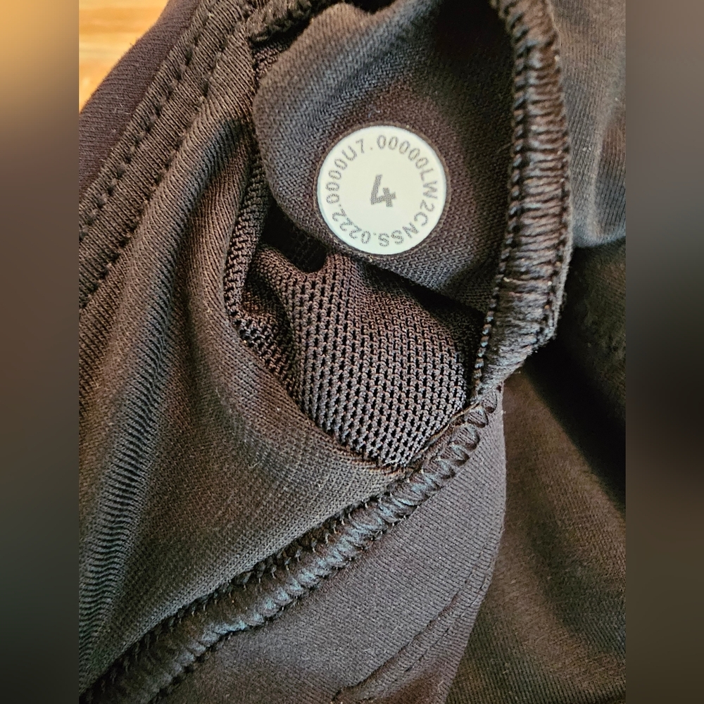 Lululemon WunderTrain Bra Size 4 - Picture 6 of 6